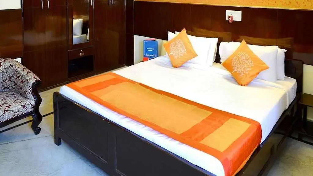 Hotel O M.G. Palace Tajganj