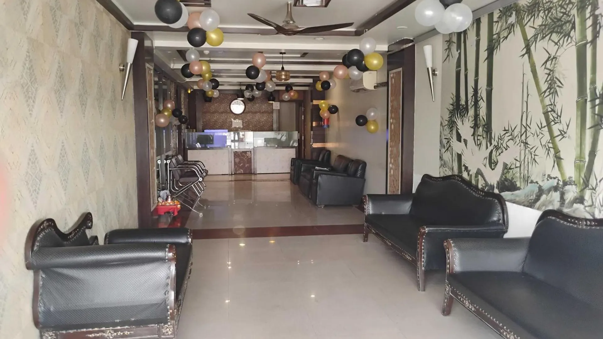 Hotel O M.G. Palace Tajganj