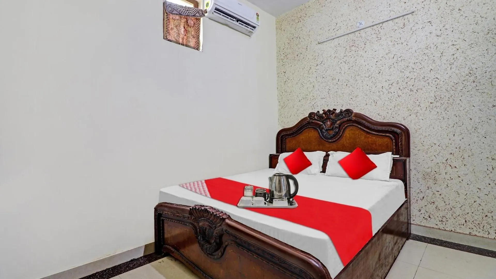 Hotel O M.G. Palace Tajganj