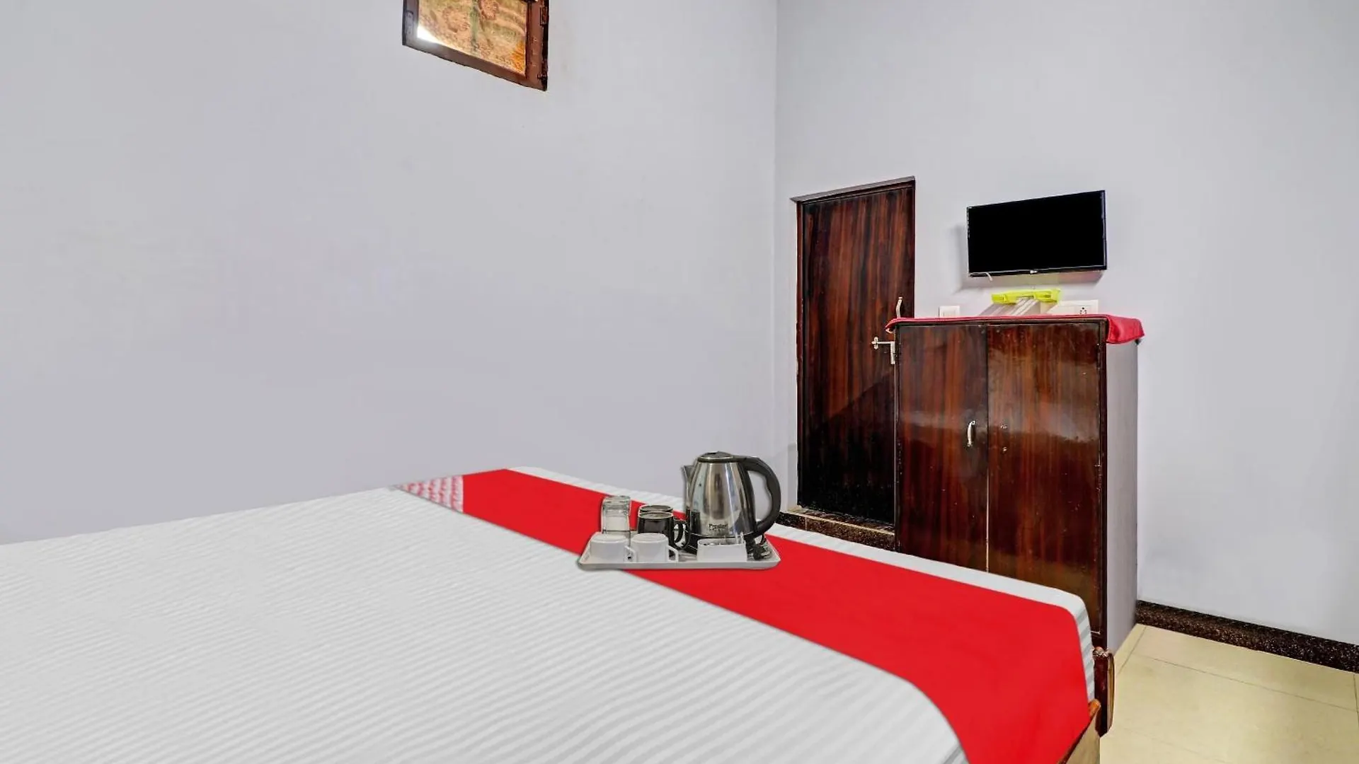 Hotel O M.G. Palace Tajganj 4*,  India