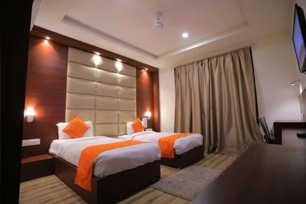 Hotel O M.G. Palace Tajganj