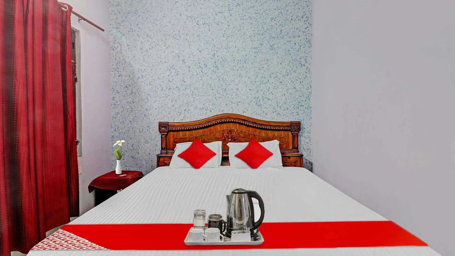****  Hotel O M.G. Palace Tajganj India