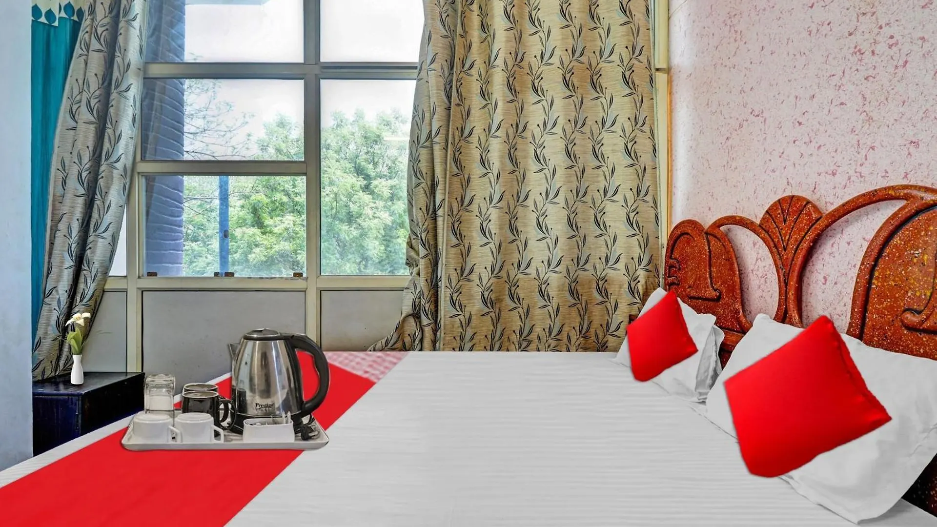 Hotel O M.G. Palace Tajganj